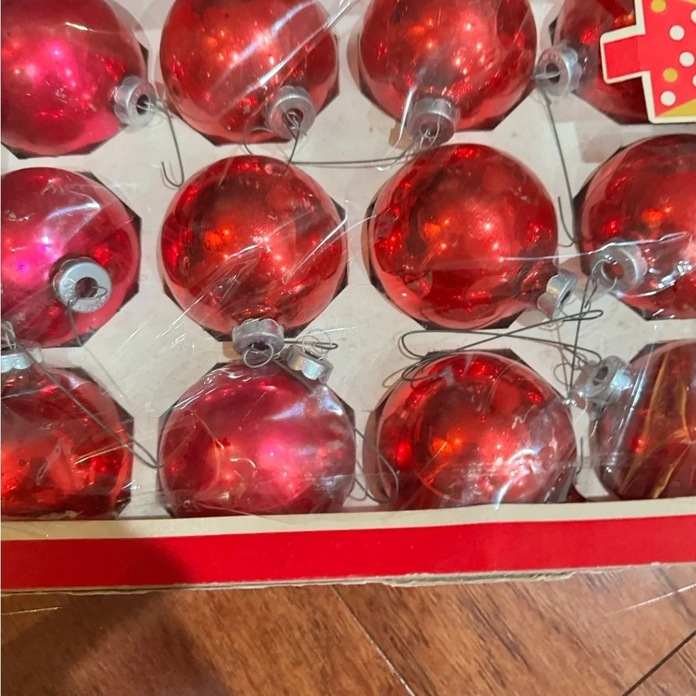 Coby vintage Set of 12 Red Christmas Ornaments glass